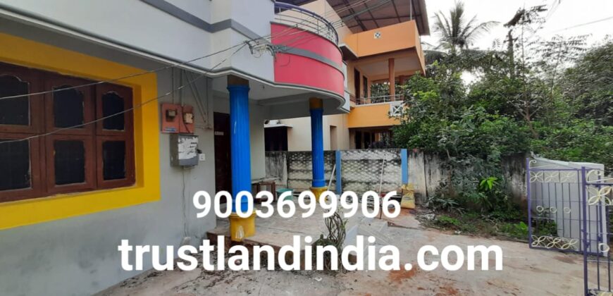 நாஞ்சிக்கோட்டை ரோடு EB அருகில் வீடு விற்பனைக்கு!!!