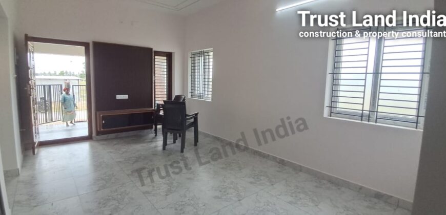 Pudukottai Road Thirukkanoorpatti Roundana Very Near House for Sale