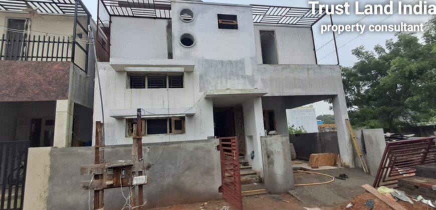 NANJIKKOTTAI ROAD NEAR HOUSE FOR SALE!