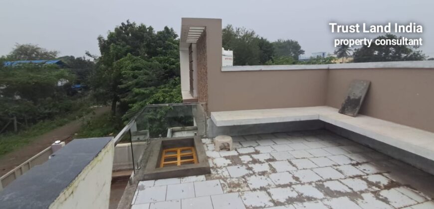 NK ROAD NEAR HOUSE FOR SALE!