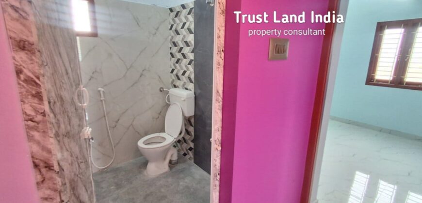 Prime North-Facing House – Near Maariamman Kovil For Sale!