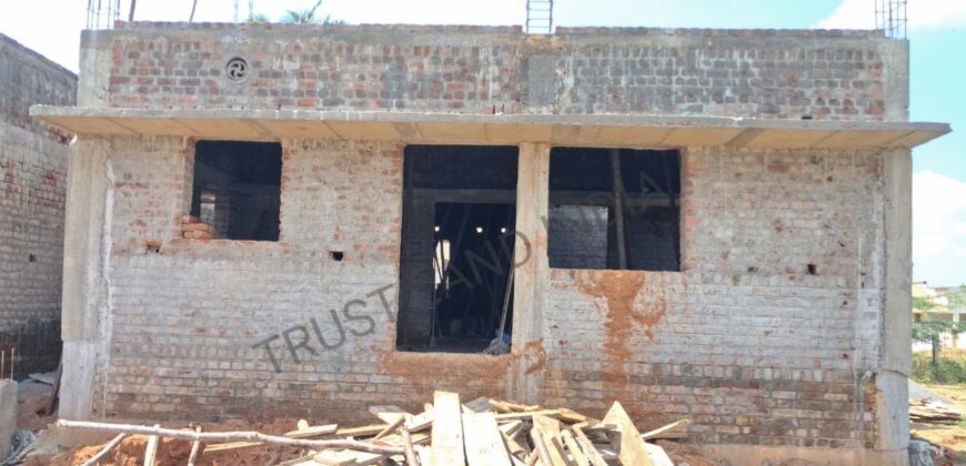 MC ROAD NEAR HOUSE FOR SALE!